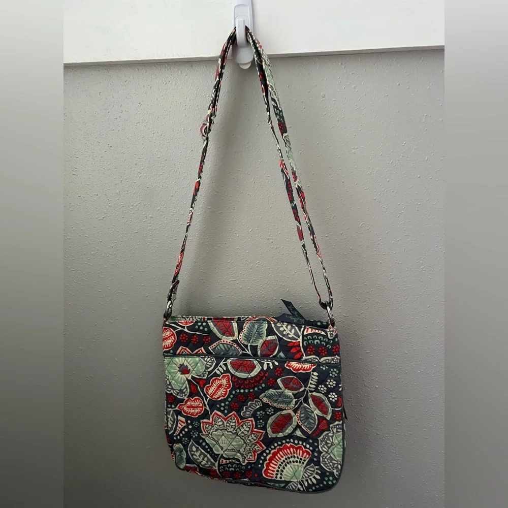 Vera Bradley Nomadic Floral Triple Zip Hipster Quilted Bag - Picture 4 of 11